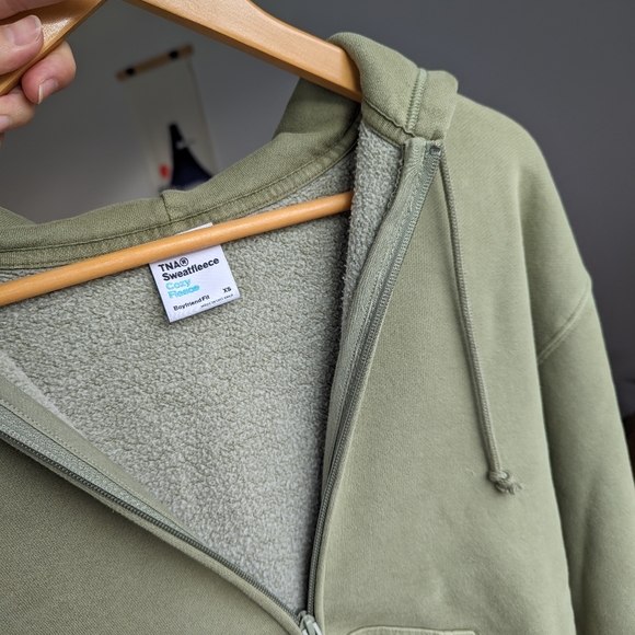 NWT TNA Cozy Fleece Boyfriend Zip Hoodie in GD Sage Frost - Picture 2 of 6